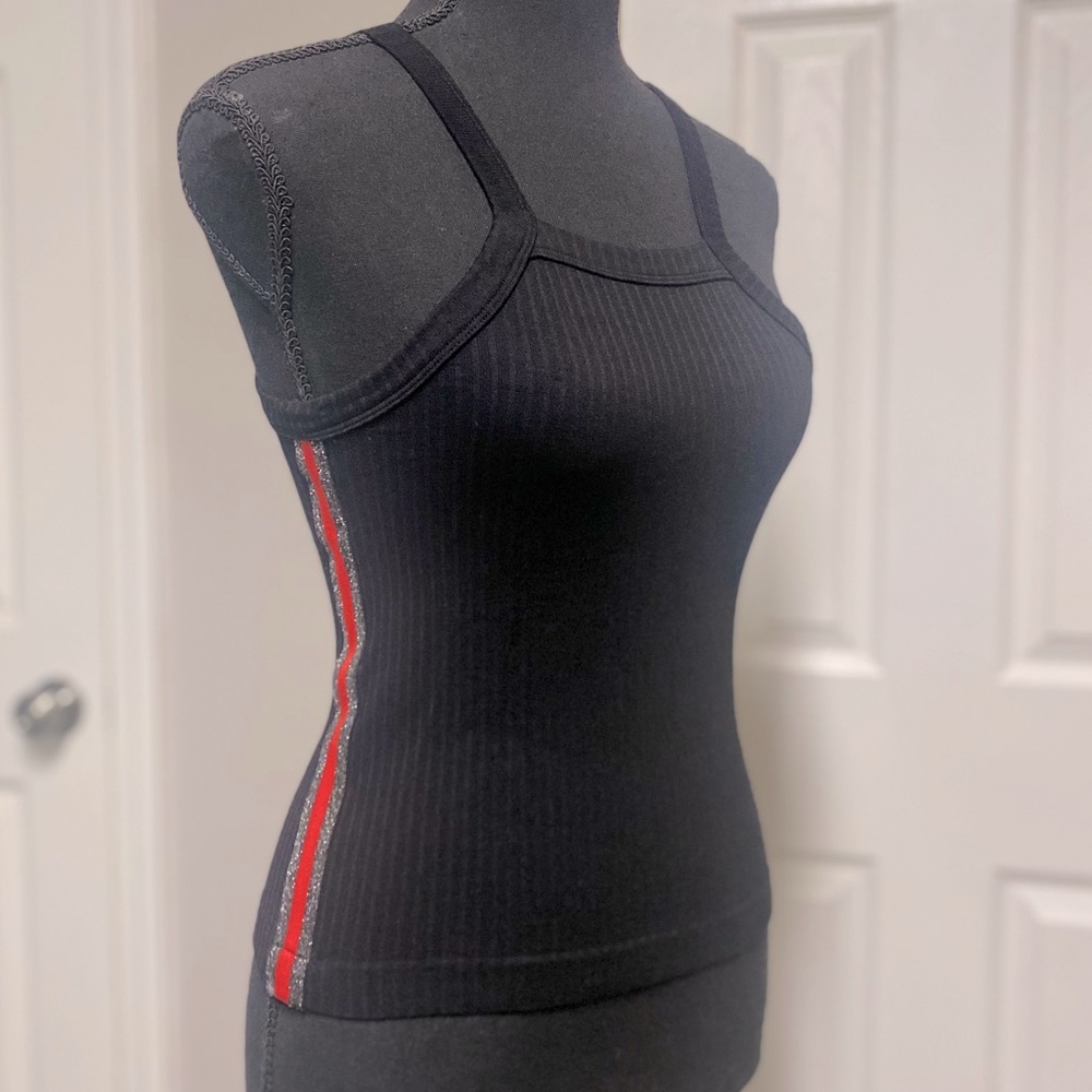 Stretchy Ribbed Razorback - Picture 2 of 11